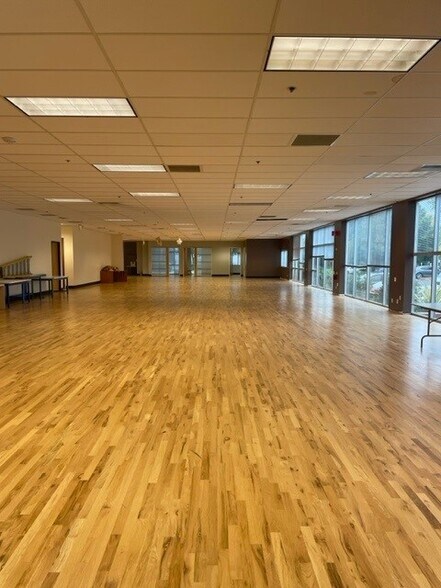More Photos Of 19545 NW Von Neumann Dr, Beaverton Office For Lease