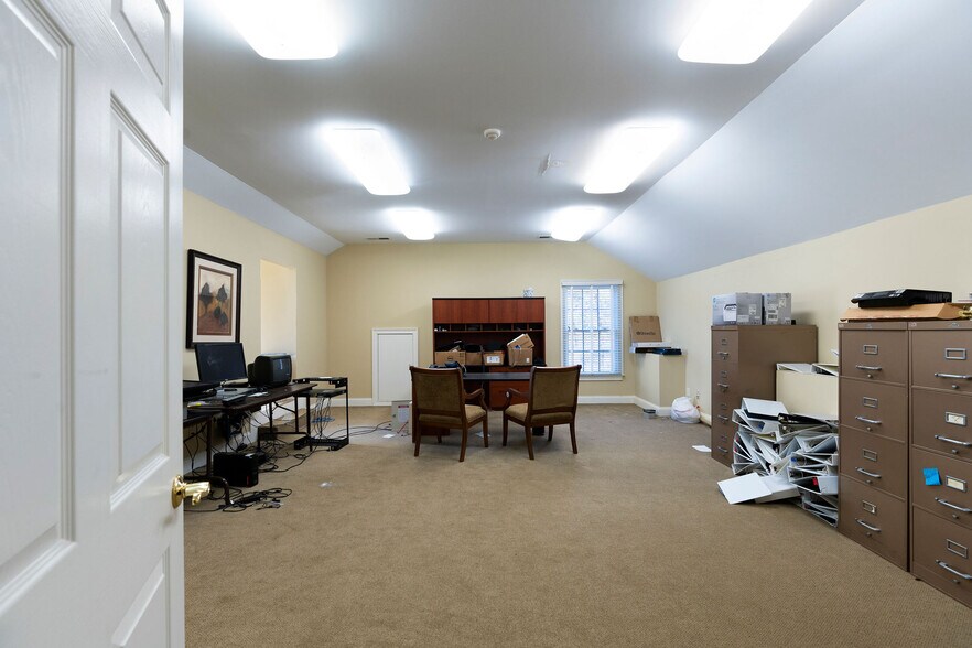 More Photos Of 1300 E Main St, Cartersville Medical For Sale