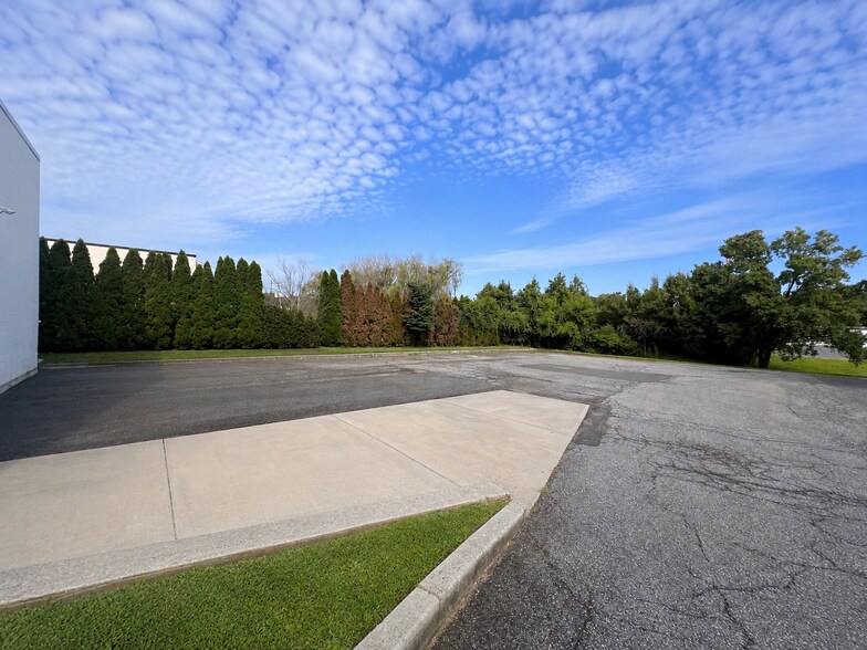 More Photos Of 107 Ruthar Dr, Newark Auto Repair For Sale