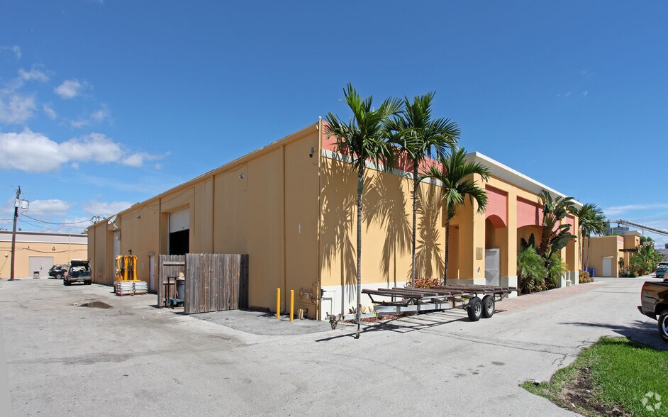 More Photos Of 121-125 NW 11th St, Boca Raton Warehouse For Lease