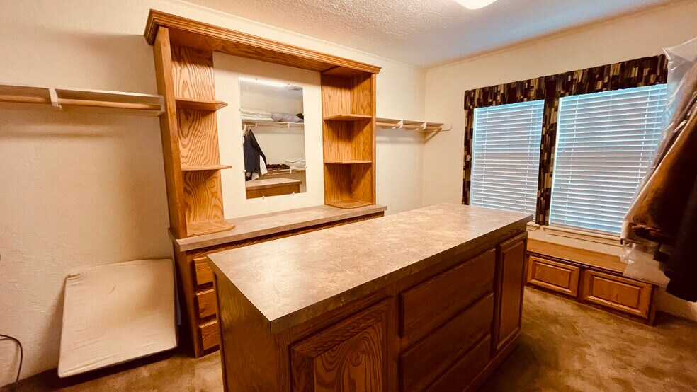 More Photos Of 1613 W San Antonio St, Marfa Specialty For Sale