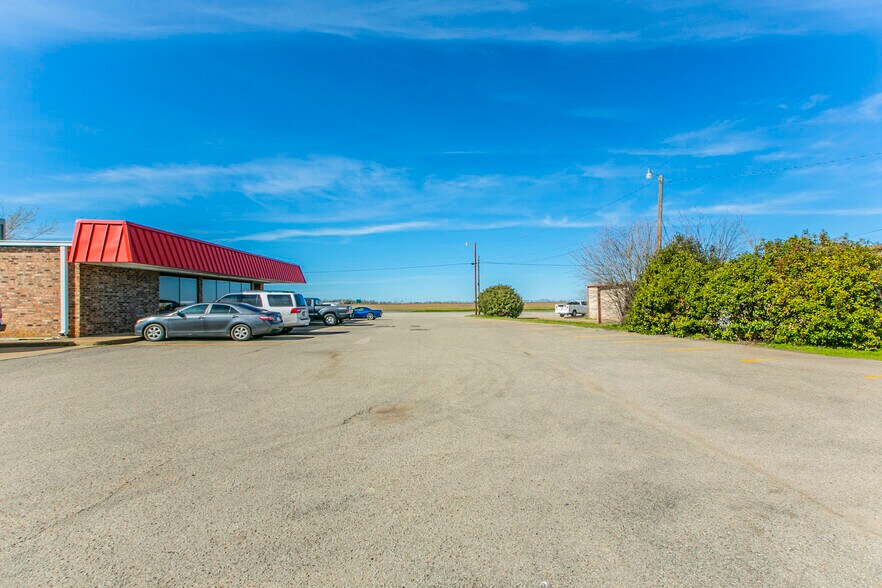 More Photos Of 200 State Highway 31, Trinidad Fast Food For Sale