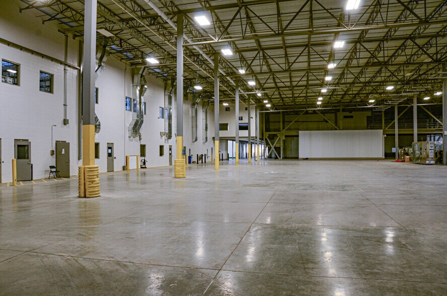 More Photos Of 210 Ski Village Dr, Mount Shasta Distribution For Lease