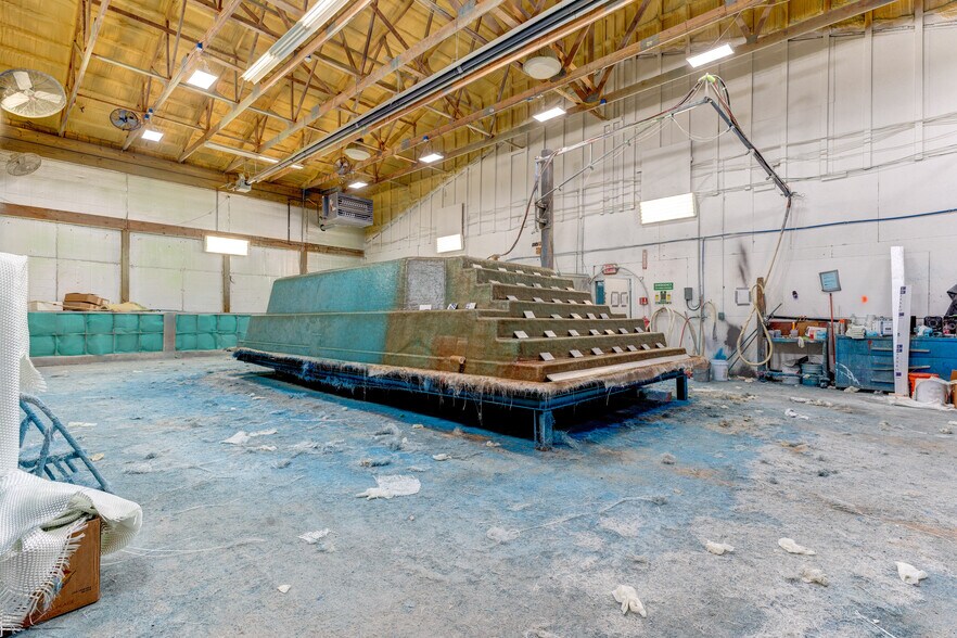 More Photos Of 3090 W Cook Rd, Grand Blanc Showroom For Sale