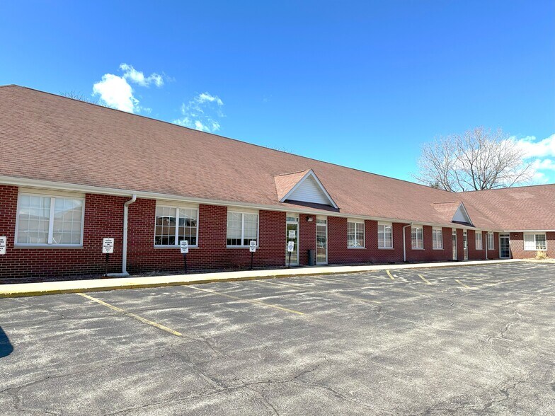 More Photos Of 7264-7282 Argus Dr, Rockford Office For Sale