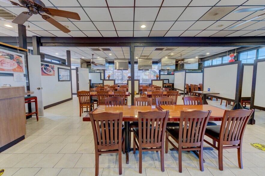 More Photos Of 6634 Two Notch Rd, Columbia Restaurant For Sale