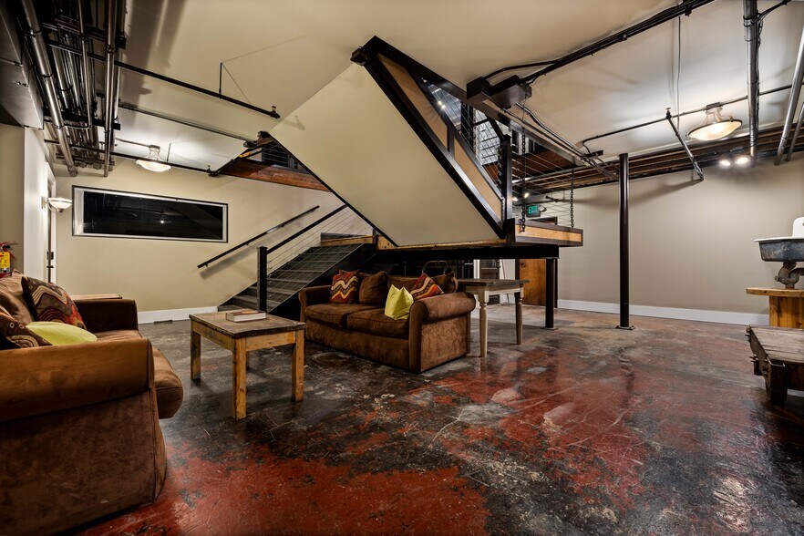 More Photos Of 247 Broad St, Kingsport Loft Creative Space For Sale