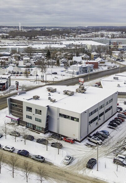 More Photos Of 2035 Rue Du Haut-Bord, Québec Office Residential For Sale