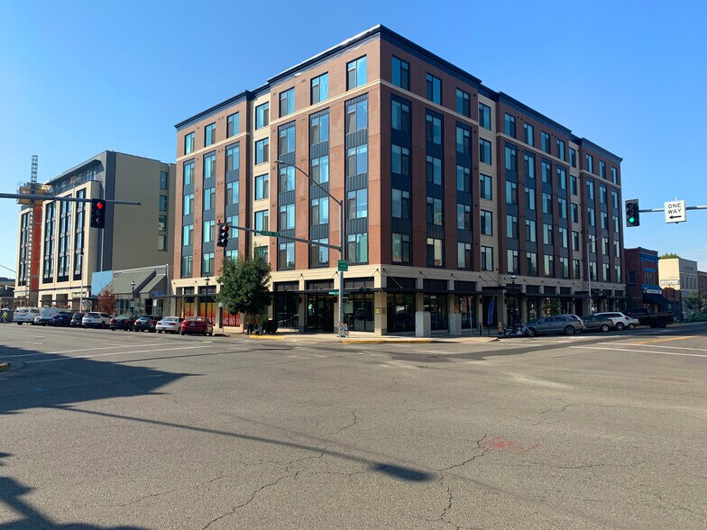 More Photos Of 121 SE Commerical St, Salem Apartments For Lease