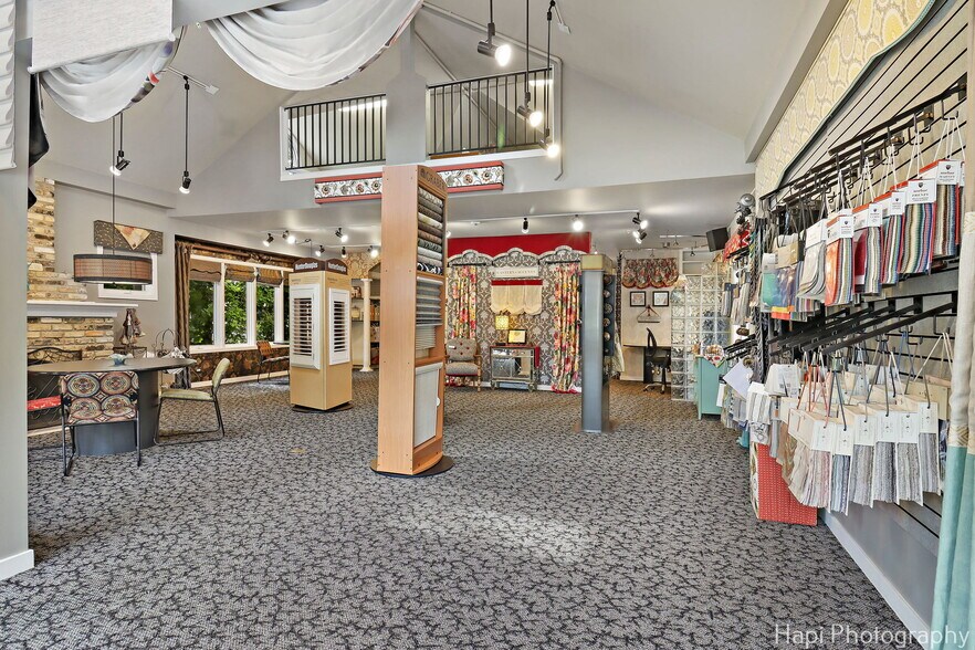 More Photos Of 401 E Park Ave, Libertyville Freestanding For Sale