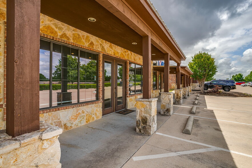 More Photos Of 1318 John Jones Dr, Burleson Office For Sale