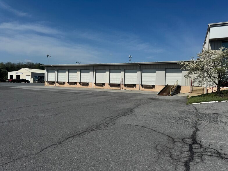 More Photos Of 16125 Business Pky, Hagerstown Service For Lease
