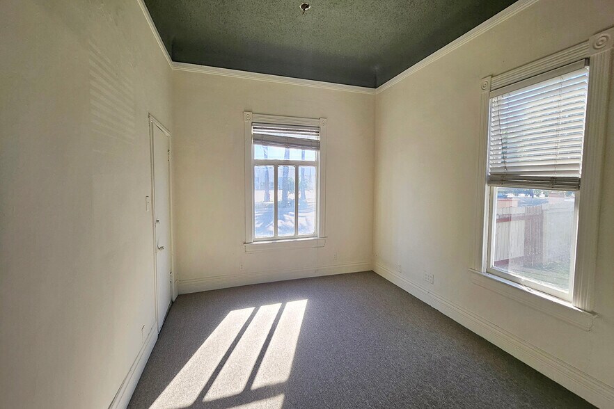 More Photos Of 1101 W Burbank Blvd, Burbank Office Residential For Lease