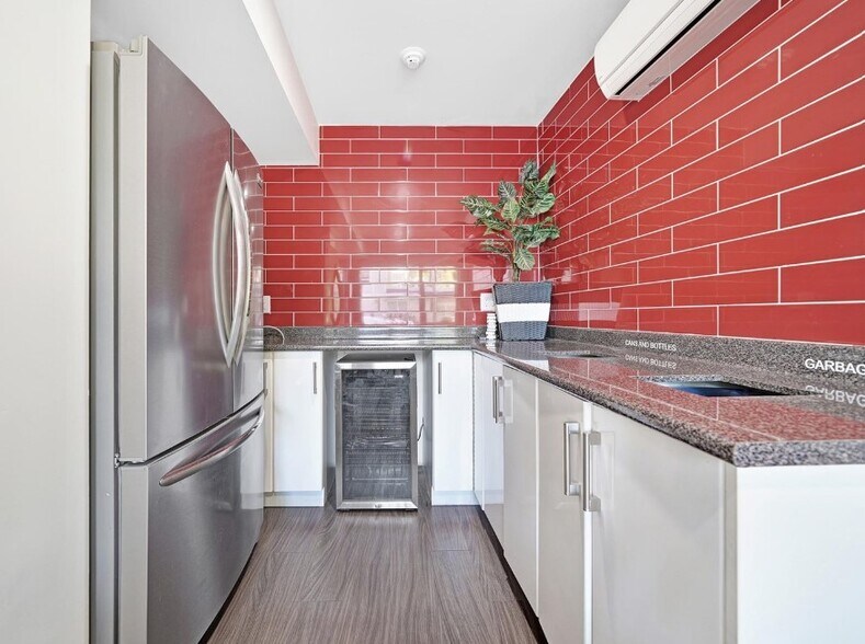 More Photos Of 15670 Columbia Av, White Rock Office For Sale