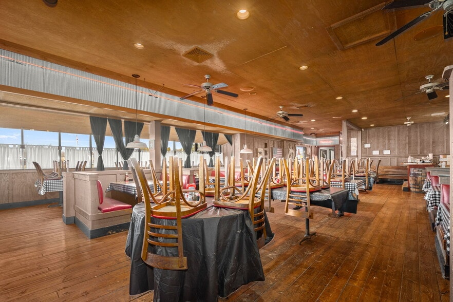 More Photos Of 413 Wilson Ave, Tullahoma Restaurant For Sale
