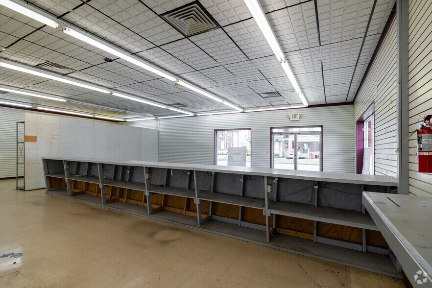 More Photos Of 631 6th Ave, Huntington Storefront For Lease