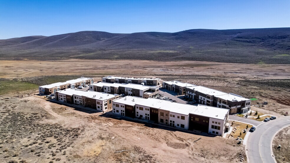 More Photos Of 4554 Forestdale Dr, Park City Showroom For Sale