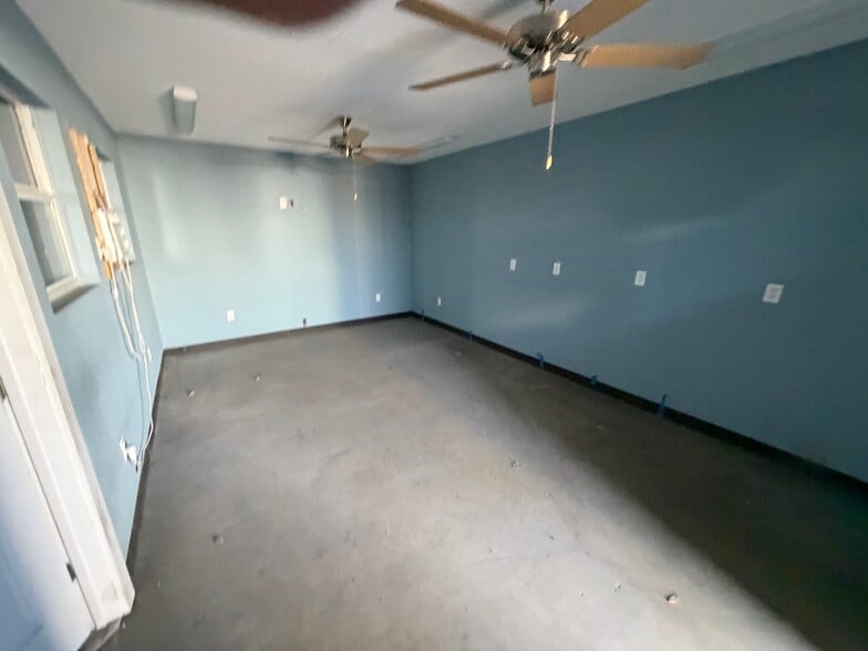 More Photos Of 4749 E Ben White Blvd, Austin Distribution For Lease