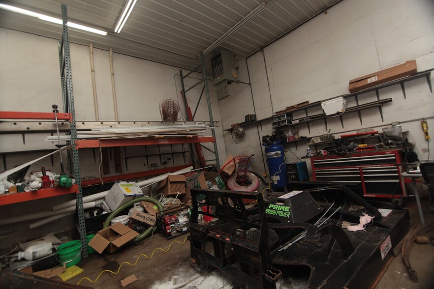 More Photos Of 4706 12th St, Rock Island Auto Dealership For Sale