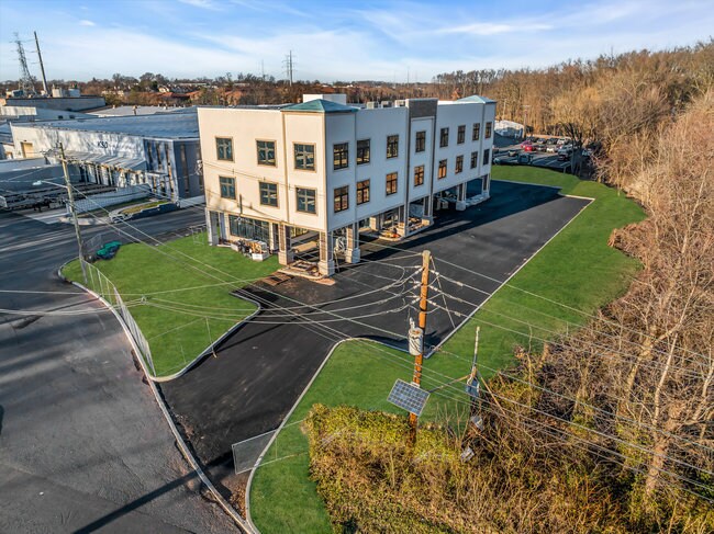 More Photos Of 374 Green St, Woodbridge Coworking Space
