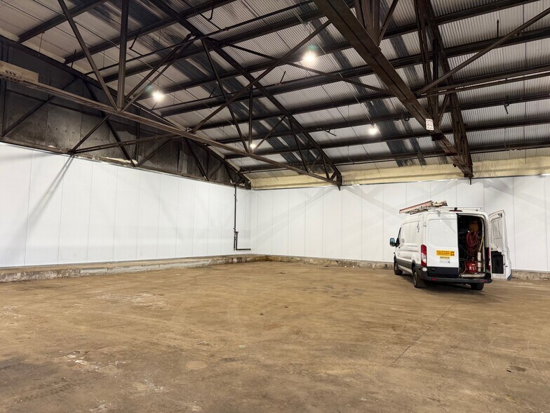 More Photos Of 1301-1339 Metropolitan Ave, Brooklyn Warehouse For Lease