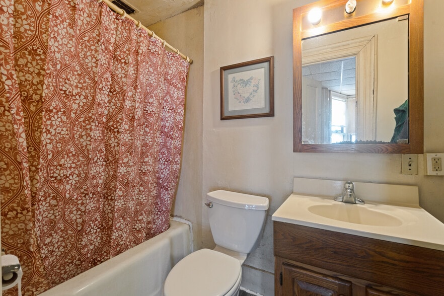 More Photos Of 431 6th Ave S, Clinton Apartments For Sale