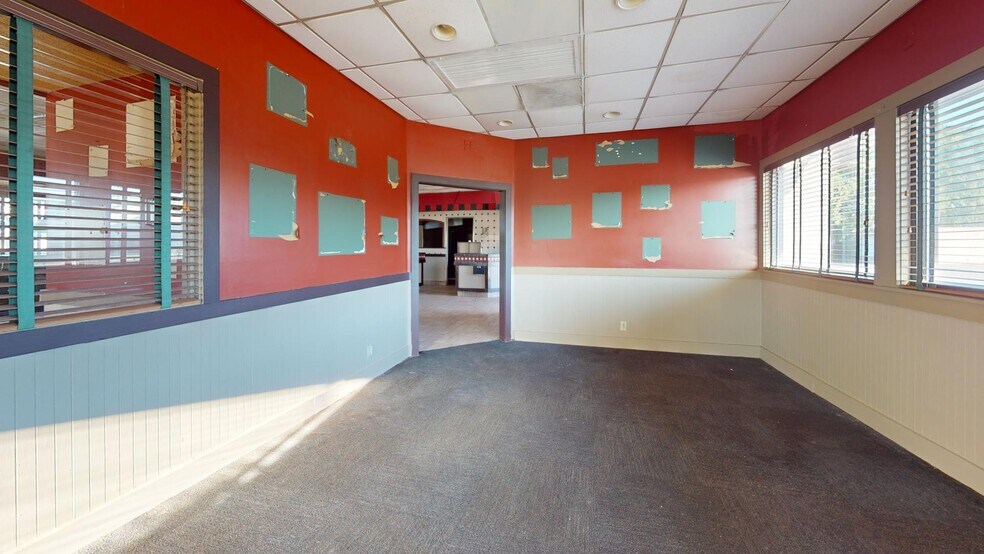 More Photos Of 1329 Main St, Chipley Restaurant For Lease