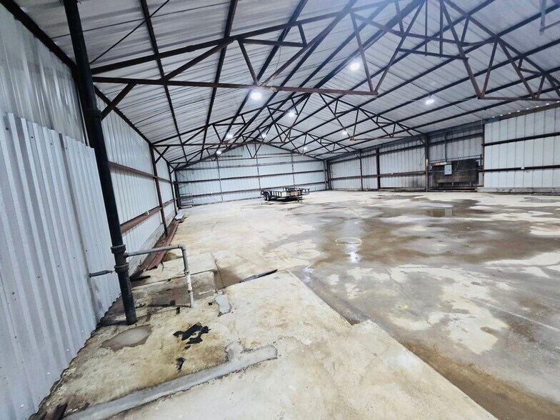 More Photos Of 1137 Hackney St, Houston Warehouse For Lease
