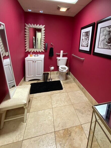 More Photos Of 16758 W Park Circle Dr, Bainbridge Warehouse For Lease