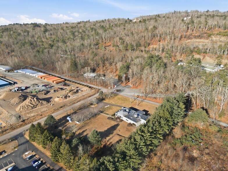 More Photos Of 113 Pocono Dr, Milford Office For Sale