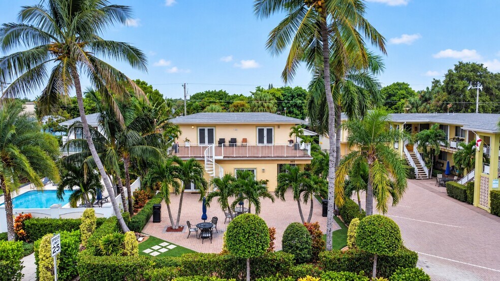 More Photos Of 905 N Federal Hwy, Lake Worth Beach Hotel For Sale