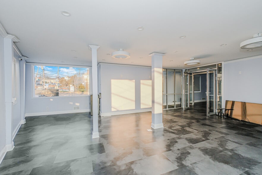 More Photos Of 3936 Amboy Rd, Staten Island Medical For Sale