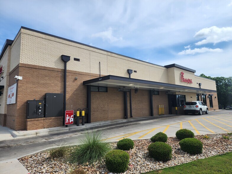 More Photos Of 500 E Commerce St, Brownwood Fast Food For Sale