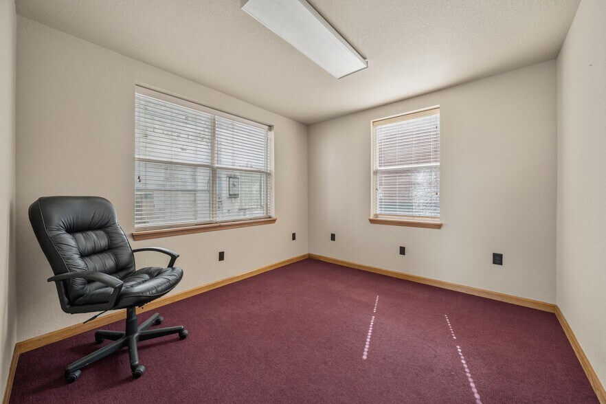 More Photos Of 104 N 3rd St, Heber Springs Office For Sale