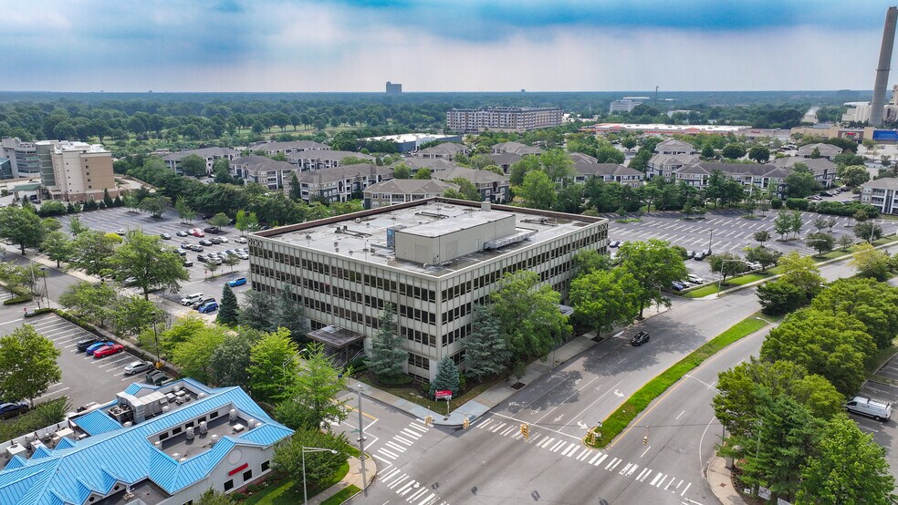 More Photos Of 900 Merchants Concourse, Westbury Office For Lease
