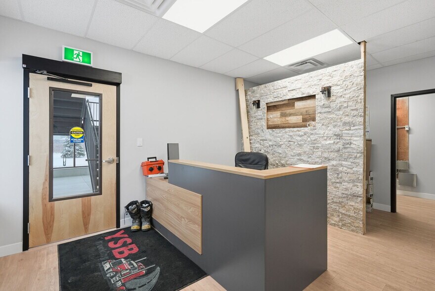 More Photos Of 224 Robot St, Vars Warehouse For Sale