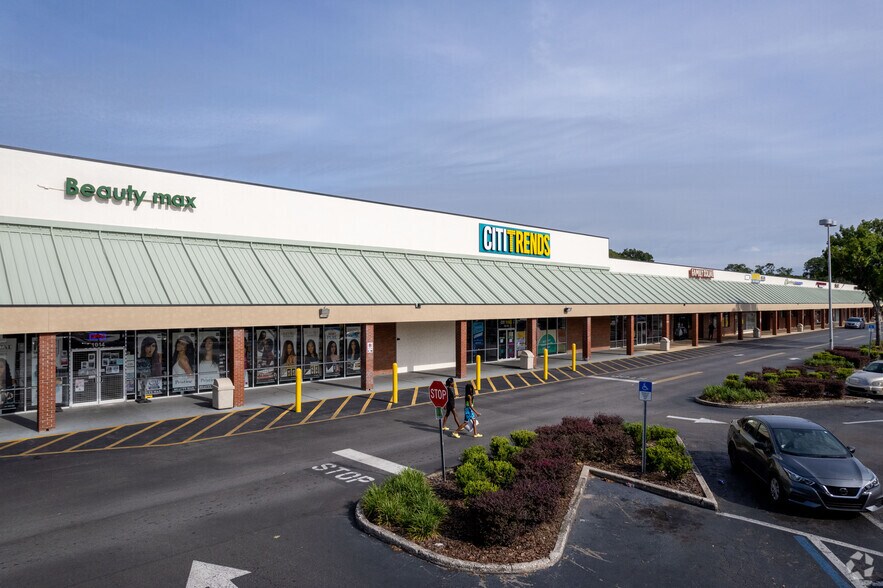 More Photos Of 1002-1320 N Main St, Gainesville Unknown For Lease