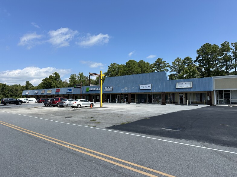 Primary Photo Of 404-424A W Main St, Havelock General Retail For Sale