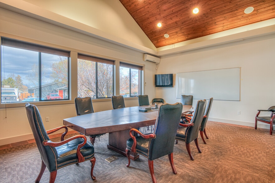 More Photos Of 2464 SW Glacier Pl, Redmond Office For Sale