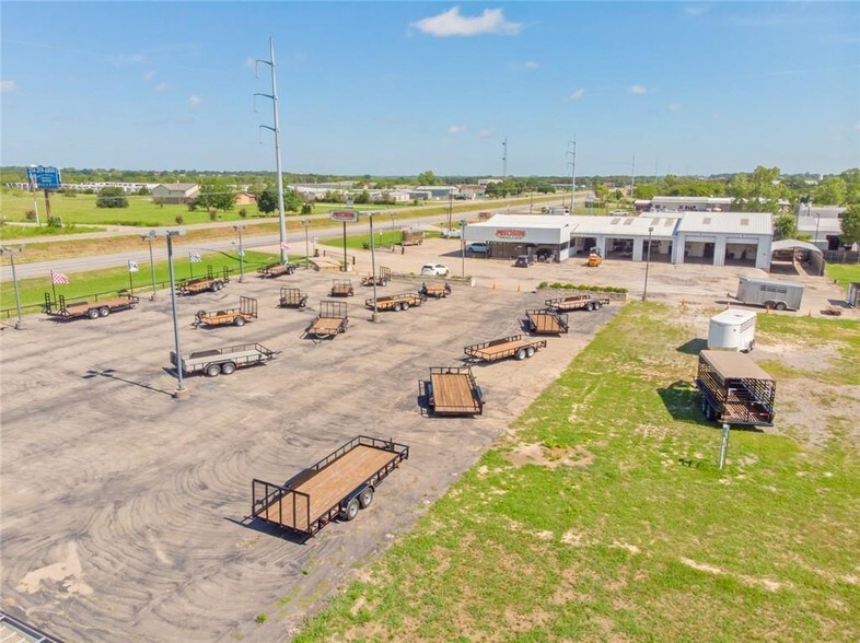 More Photos Of 3218 N Main St, Cleburne Auto Dealership For Lease
