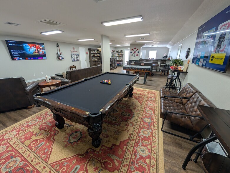 More Photos Of 3640 W Waco Dr, Waco Office For Sale