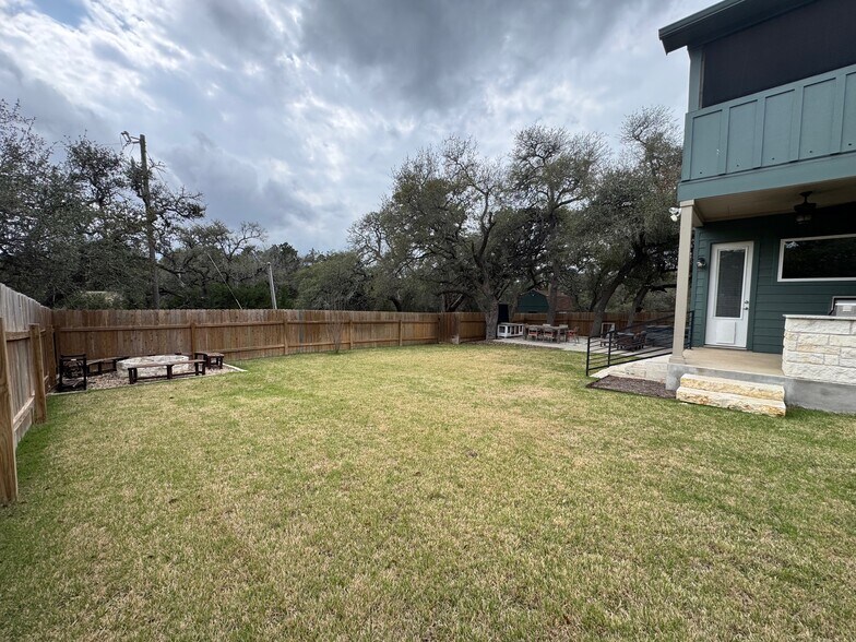 More Photos Of 11605 Fitzhugh Rd, Austin Office Residential For Sale