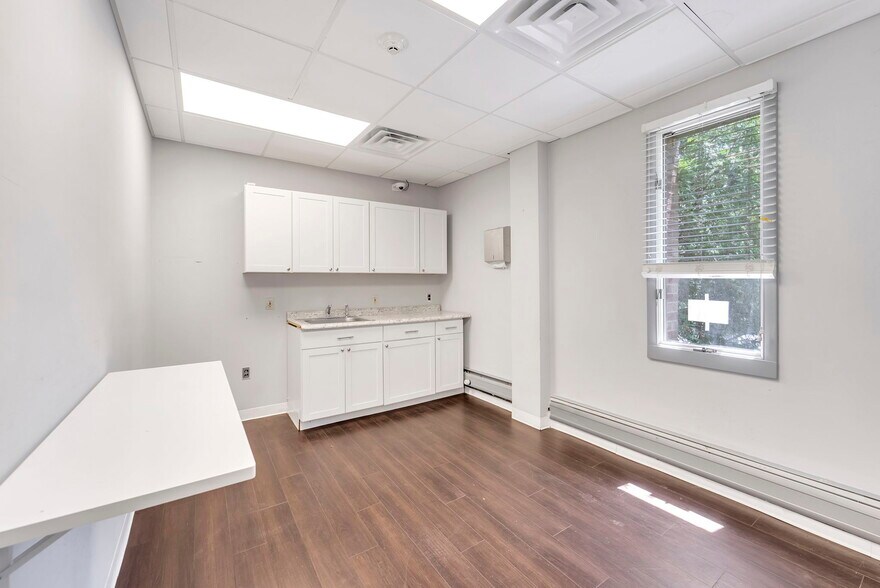 More Photos Of 99 Dutch Hill Rd, Orangeburg Medical For Sale