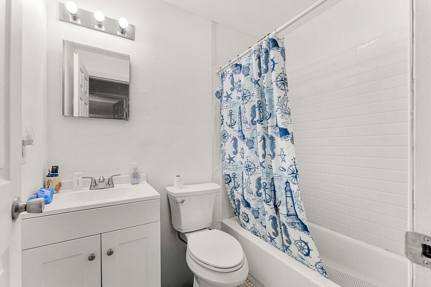 More Photos Of 1592 Jimmy Buffet Mem Hwy, Satellite Beach Office Residential For Sale