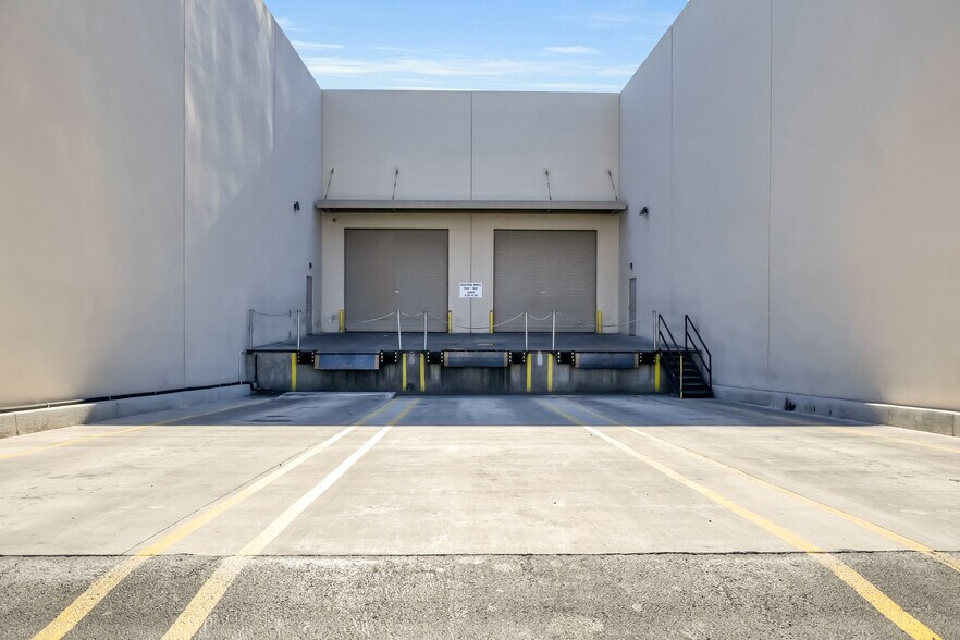 More Photos Of 4200 Pioneer Ave, Las Vegas Warehouse For Sale