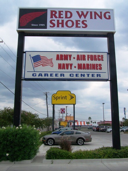 More Photos Of 801-825 N Ed Carey Dr, Harlingen Storefront Retail Office For Lease