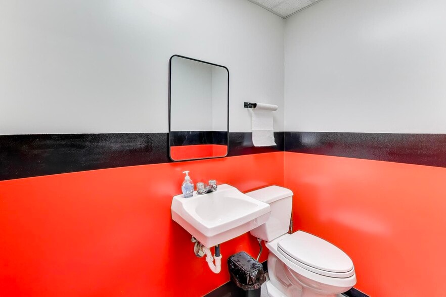 More Photos Of 18W455 Roosevelt Rd, Lombard Auto Repair For Sale