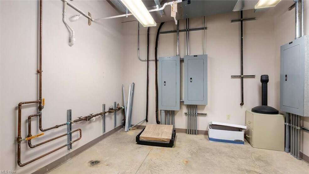 More Photos Of 61246 Southgate Rd, Cambridge Medical For Sale