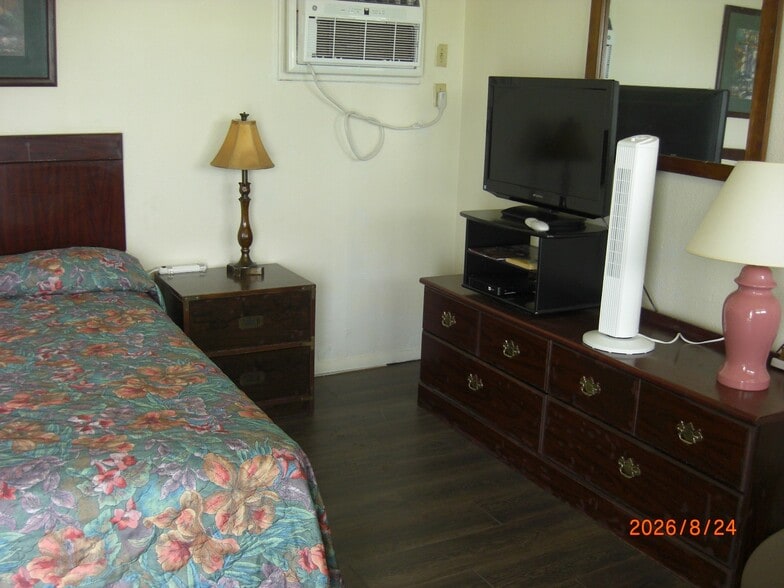 More Photos Of 1720 S Grand Ave, Cherokee Hotel For Sale