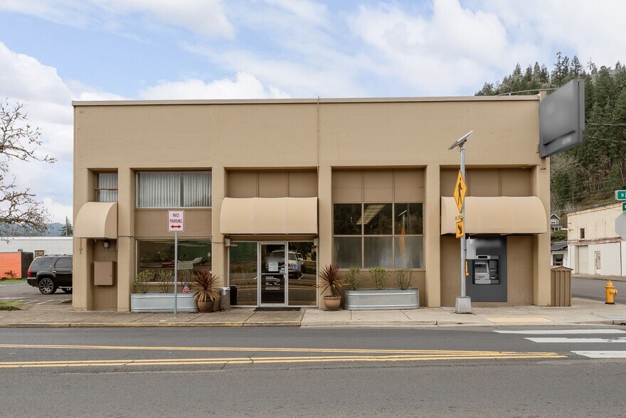 More Photos Of 229 N First St, Drain General Retail For Sale